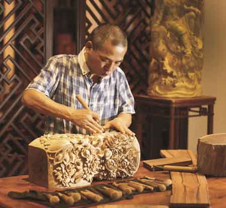 王士豐紅木：醉心精雕，極致工藝詮釋新時代“工匠精神”