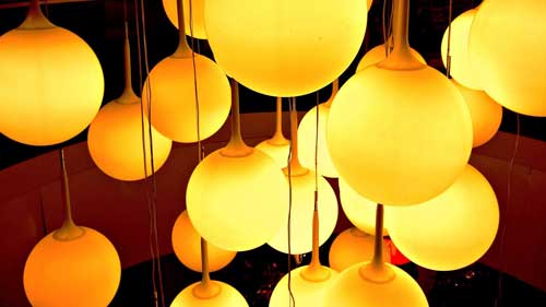 燈飾品牌：聚焦優(yōu)勢(shì)產(chǎn)品 尋求新市場(chǎng)突破點(diǎn)