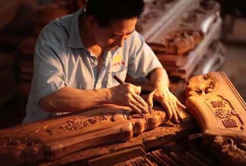 如何防止紅木家具開(kāi)裂?紅木家具受潮怎么辦?
