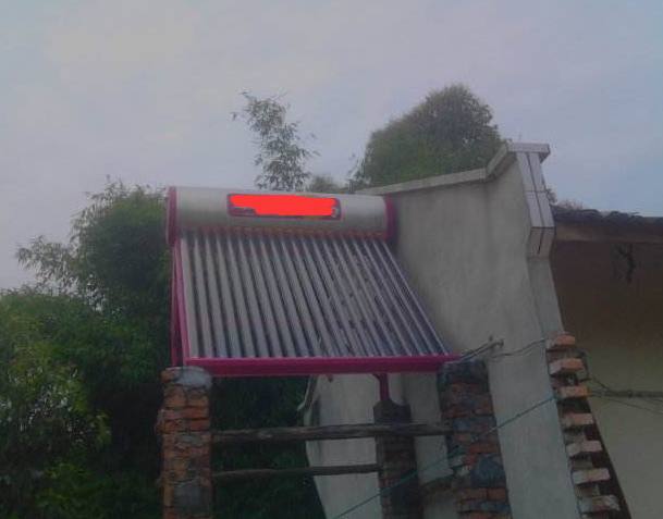 太陽能熱水器萬萬要這樣裝，才能防雷，提高安全性