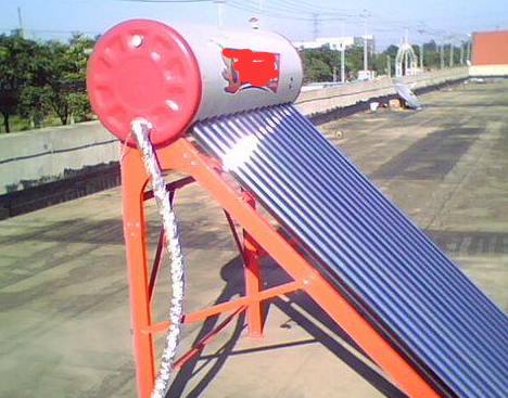 太陽能熱水器萬萬要這樣裝，才能防雷，提高安全性