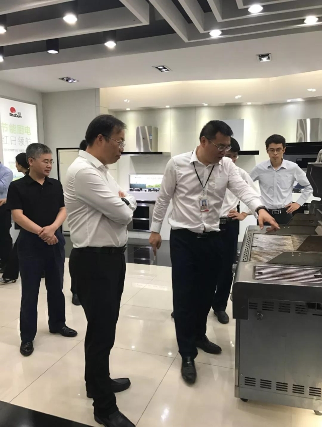 廣州市白云區(qū)領(lǐng)導(dǎo)蒞臨紅日燃具有限公司調(diào)研指導(dǎo)工作 廣州市白云區(qū)領(lǐng)導(dǎo)蒞臨紅日燃具有限公司調(diào)研指導(dǎo)工作